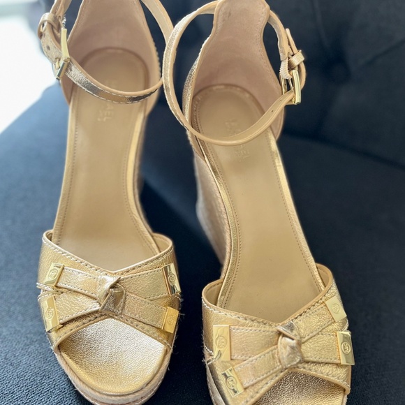 Michael Kors gold leather wedges - Picture 2 of 8